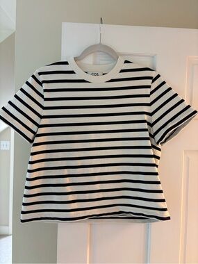 COS Navy and off white Stripe Clean Cut Tshirt Crewneck size Medium
